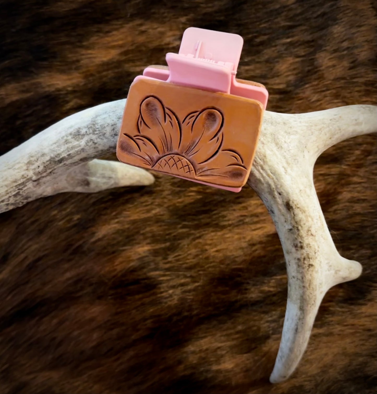 2" Leather Tooled Claw Clip