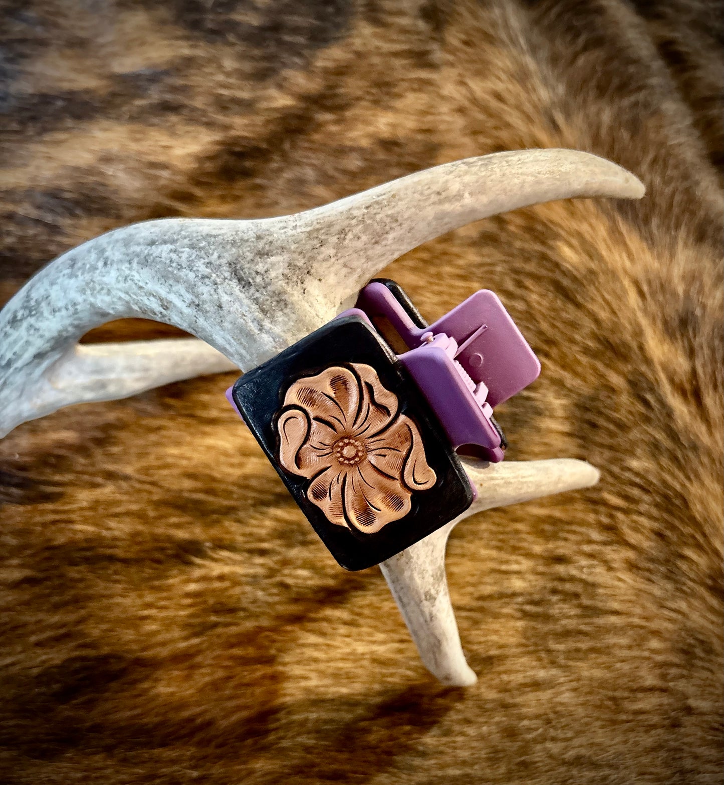 2" Leather Tooled Claw Clip